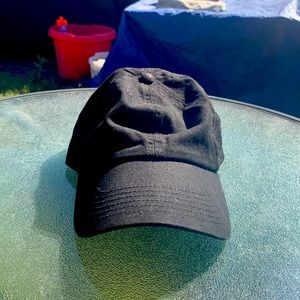 I I am selling a gelante hat only wore once